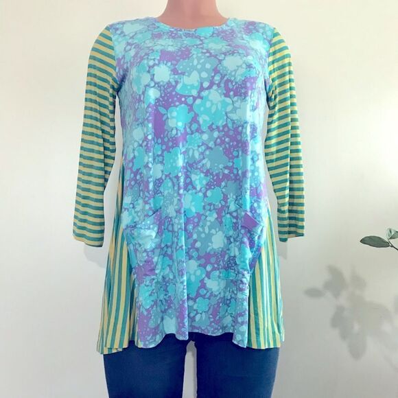 LOGO by Lori Goldstein Rayon 230 Top with Striped Sleeves - Picture 1 of 6